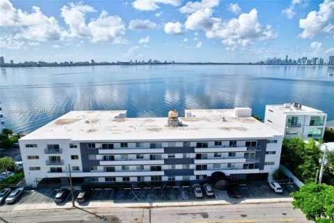 Condo in North Bay Village, Florida, 2 bedrooms  № 2370022