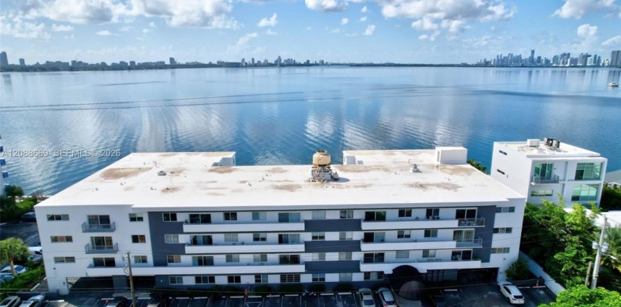 Condo in North Bay Village, Florida, 2 bedrooms № 2370022