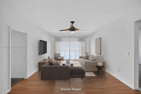 Condo in North Bay Village, Florida, 2 bedrooms № 2370022 - photo 7
