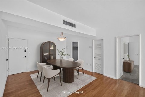 Condo in North Bay Village, Florida, 2 bedrooms № 2370022 - photo 9