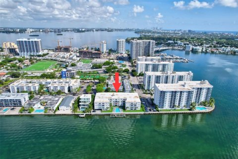 Condo in North Bay Village, Florida, 2 bedrooms № 2370022 - photo 2