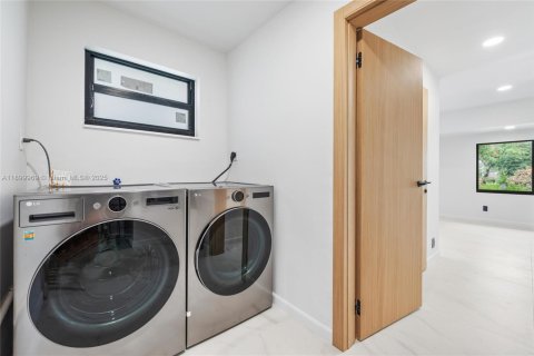 Casa en venta en Fort Lauderdale, Florida, 4 dormitorios, 179.49 m2 № 1951770 - foto 26