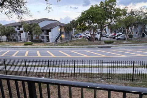 Condominio en venta en Hialeah, Florida, 2 dormitorios, 78.78 m2 № 1813859 - foto 23