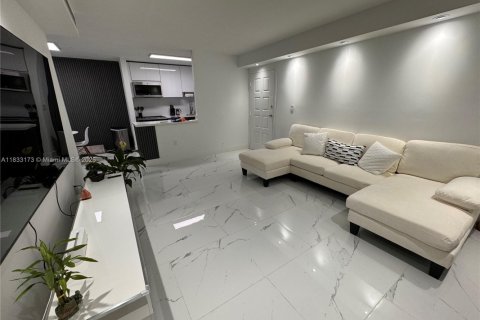 Condominio en venta en Hialeah, Florida, 2 dormitorios, 78.78 m2 № 1813859 - foto 4