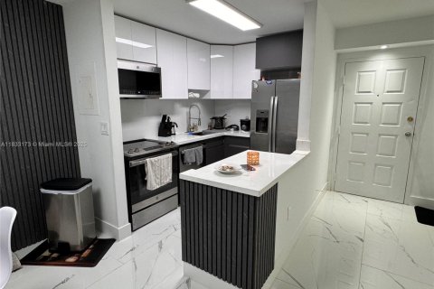 Condominio en venta en Hialeah, Florida, 2 dormitorios, 78.78 m2 № 1813859 - foto 13