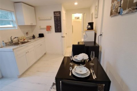 Immobilier commercial à louer à Hollywood, Floride: 114.46 m2 № 1966027 - photo 7