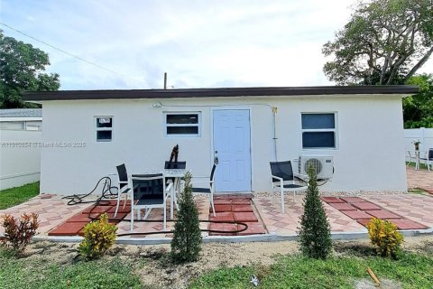 Commercial property in Hollywood, Florida 114.46 sq.m. № 1966027