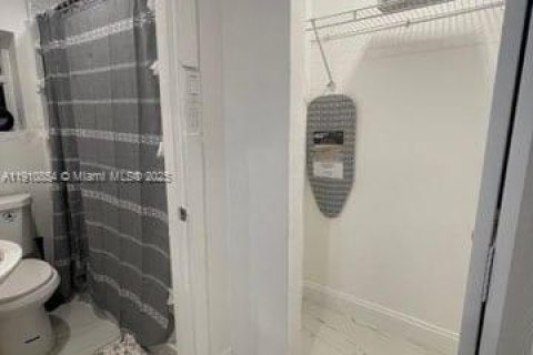 Immobilier commercial à louer à Hollywood, Floride: 114.46 m2 № 1966027 - photo 14