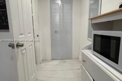 Immobilier commercial à louer à Hollywood, Floride: 114.46 m2 № 1966027 - photo 10