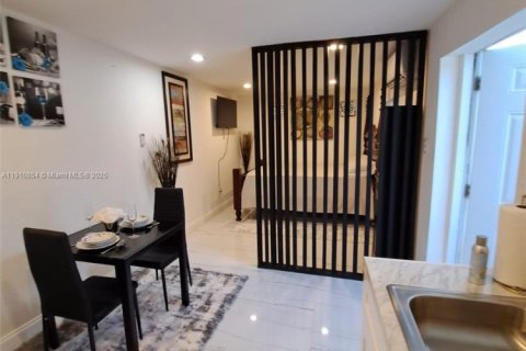 Immobilier commercial à louer à Hollywood, Floride: 114.46 m2 № 1966027 - photo 2