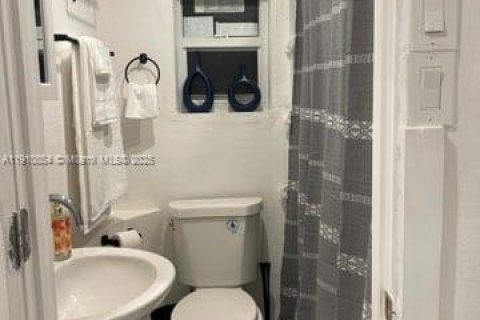 Immobilier commercial à louer à Hollywood, Floride: 114.46 m2 № 1966027 - photo 12