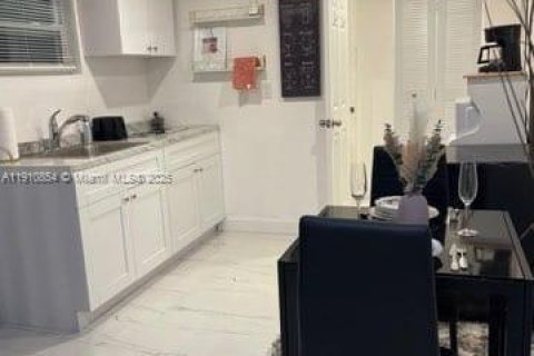 Immobilier commercial à louer à Hollywood, Floride: 114.46 m2 № 1966027 - photo 3