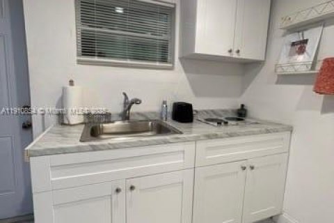 Immobilier commercial à louer à Hollywood, Floride: 114.46 m2 № 1966027 - photo 6