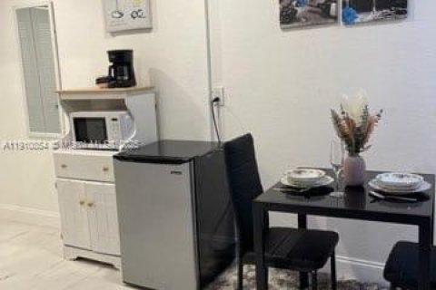 Immobilier commercial à louer à Hollywood, Floride: 114.46 m2 № 1966027 - photo 4