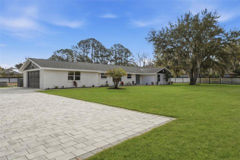 House in Lutz, Florida 4 bedrooms, 223.15 sq.m. № 2299379 - photo 5