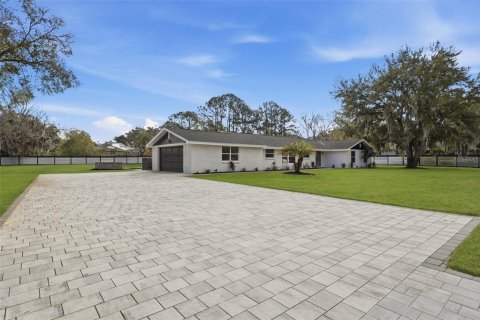 House in Lutz, Florida 4 bedrooms, 223.15 sq.m. № 2299379 - photo 4