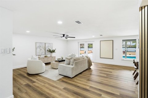 House in Lutz, Florida 4 bedrooms, 223.15 sq.m. № 2299379 - photo 19