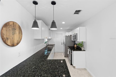 Casa en venta en Saint Petersburg, Florida, 4 dormitorios, 122.45 m2 № 1877325 - foto 5