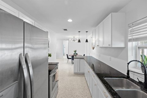 Casa en venta en Saint Petersburg, Florida, 4 dormitorios, 122.45 m2 № 1877325 - foto 6