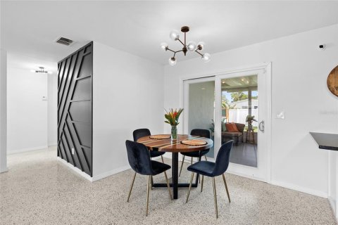 Casa en venta en Saint Petersburg, Florida, 4 dormitorios, 122.45 m2 № 1877325 - foto 7