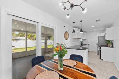 Casa en venta en Saint Petersburg, Florida, 4 dormitorios, 122.45 m2 № 1877325 - foto 4