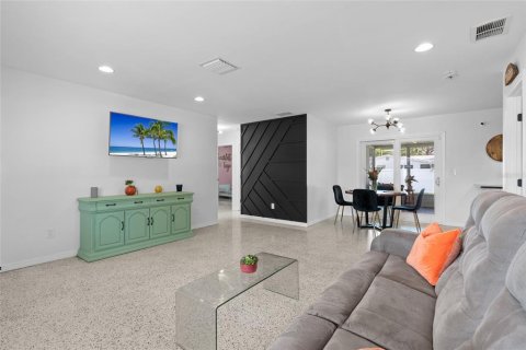 Casa en venta en Saint Petersburg, Florida, 4 dormitorios, 122.45 m2 № 1877325 - foto 10
