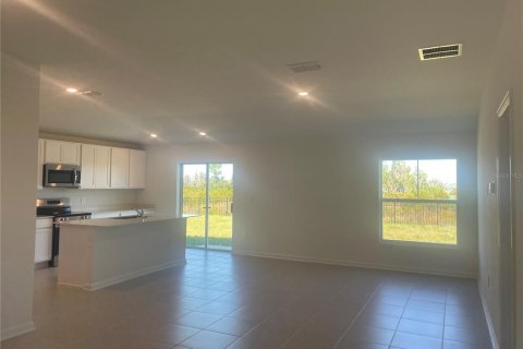 House in Lake Alfred, Florida 3 bedrooms, 138.15 sq.m. № 2396969 - photo 6