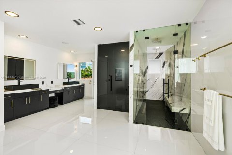 Villa ou maison à vendre à North Miami Beach, Floride: 5 chambres, 410.26 m2 № 1979210 - photo 30
