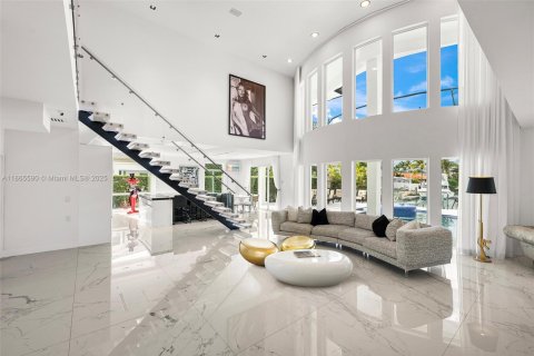 Villa ou maison à vendre à North Miami Beach, Floride: 5 chambres, 410.26 m2 № 1979210 - photo 10