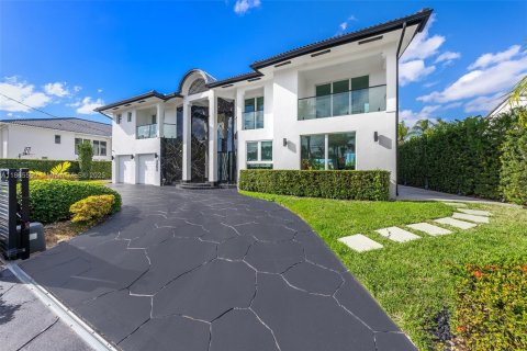 Villa ou maison à vendre à North Miami Beach, Floride: 5 chambres, 410.26 m2 № 1979210 - photo 2