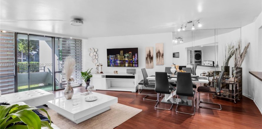 Condo in Miami, Florida, 2 bedrooms  № 1790351