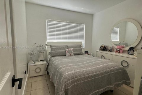Villa ou maison à vendre à Hollywood, Floride: 3 chambres, 102.19 m2 № 1893186 - photo 22