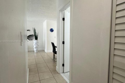 Villa ou maison à vendre à Hollywood, Floride: 3 chambres, 102.19 m2 № 1893186 - photo 20