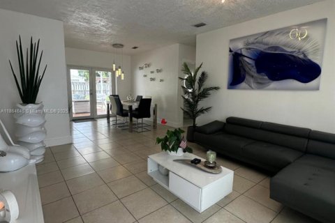Villa ou maison à vendre à Hollywood, Floride: 3 chambres, 102.19 m2 № 1893186 - photo 4