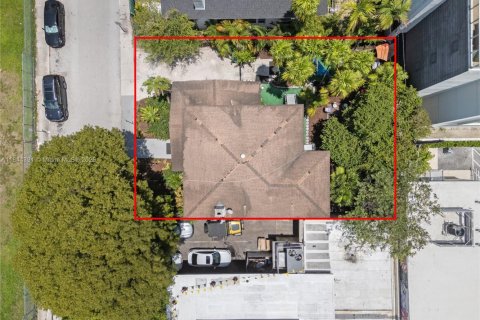Commercial property in Miami, Florida № 1839598 - photo 12