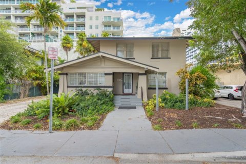 Commercial property in Miami, Florida № 1839598 - photo 1