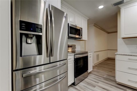 House in Clearwater, Florida 4 bedrooms, 163.79 sq.m. № 1853707 - photo 7