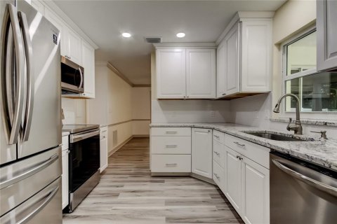 House in Clearwater, Florida 4 bedrooms, 163.79 sq.m. № 1853707 - photo 8