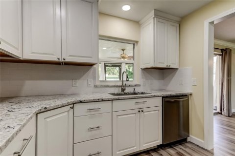 House in Clearwater, Florida 4 bedrooms, 163.79 sq.m. № 1853707 - photo 5