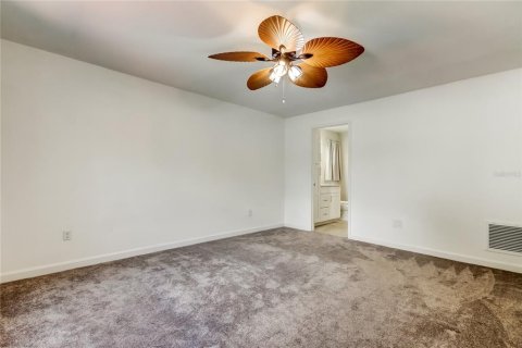 House in Clearwater, Florida 4 bedrooms, 163.79 sq.m. № 1853707 - photo 18
