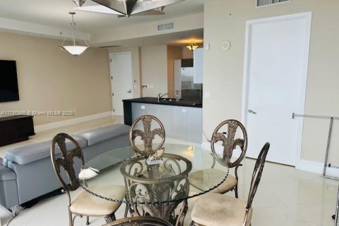 Купить кондоминиум в Санни-Айлс-Бич, Флорида 2 спальни, 146.51м2, № 1730788 - фото 8