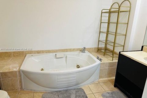 Купить кондоминиум в Санни-Айлс-Бич, Флорида 2 спальни, 146.51м2, № 1730788 - фото 30