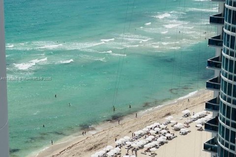 Купить кондоминиум в Санни-Айлс-Бич, Флорида 2 спальни, 146.51м2, № 1730788 - фото 1