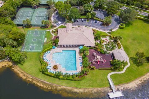 House in Miramar, Florida 6 bedrooms, 320.14 sq.m. № 1756379 - photo 9