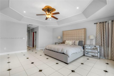 House in Miramar, Florida 6 bedrooms, 320.14 sq.m. № 1756379 - photo 21