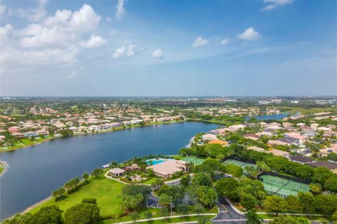 House in Miramar, Florida 6 bedrooms, 320.14 sq.m. № 1756379 - photo 10