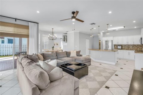 House in Miramar, Florida 6 bedrooms, 320.14 sq.m. № 1756379 - photo 16