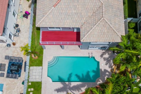 House in Miramar, Florida 6 bedrooms, 320.14 sq.m. № 1756379 - photo 8