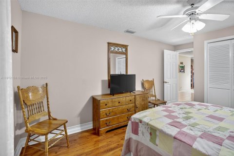 Купить виллу или дом в Пемброк-Пайнс, Флорида 4 спальни, 327.02м2, № 1969572 - фото 23