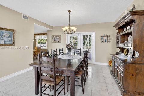 Купить виллу или дом в Пемброк-Пайнс, Флорида 4 спальни, 327.02м2, № 1969572 - фото 11